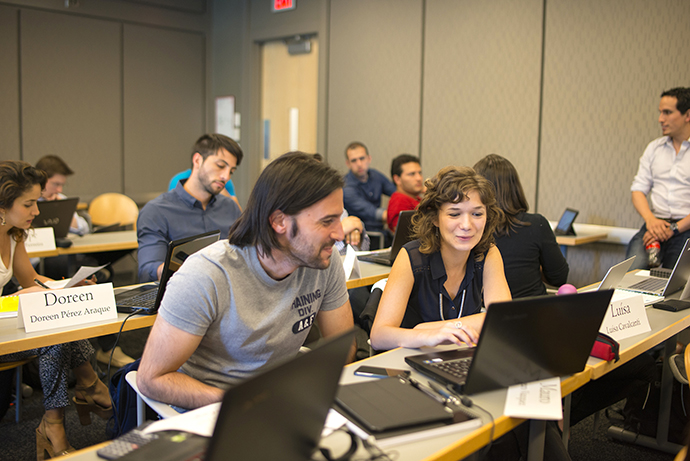 GCLOG students in resume workshop